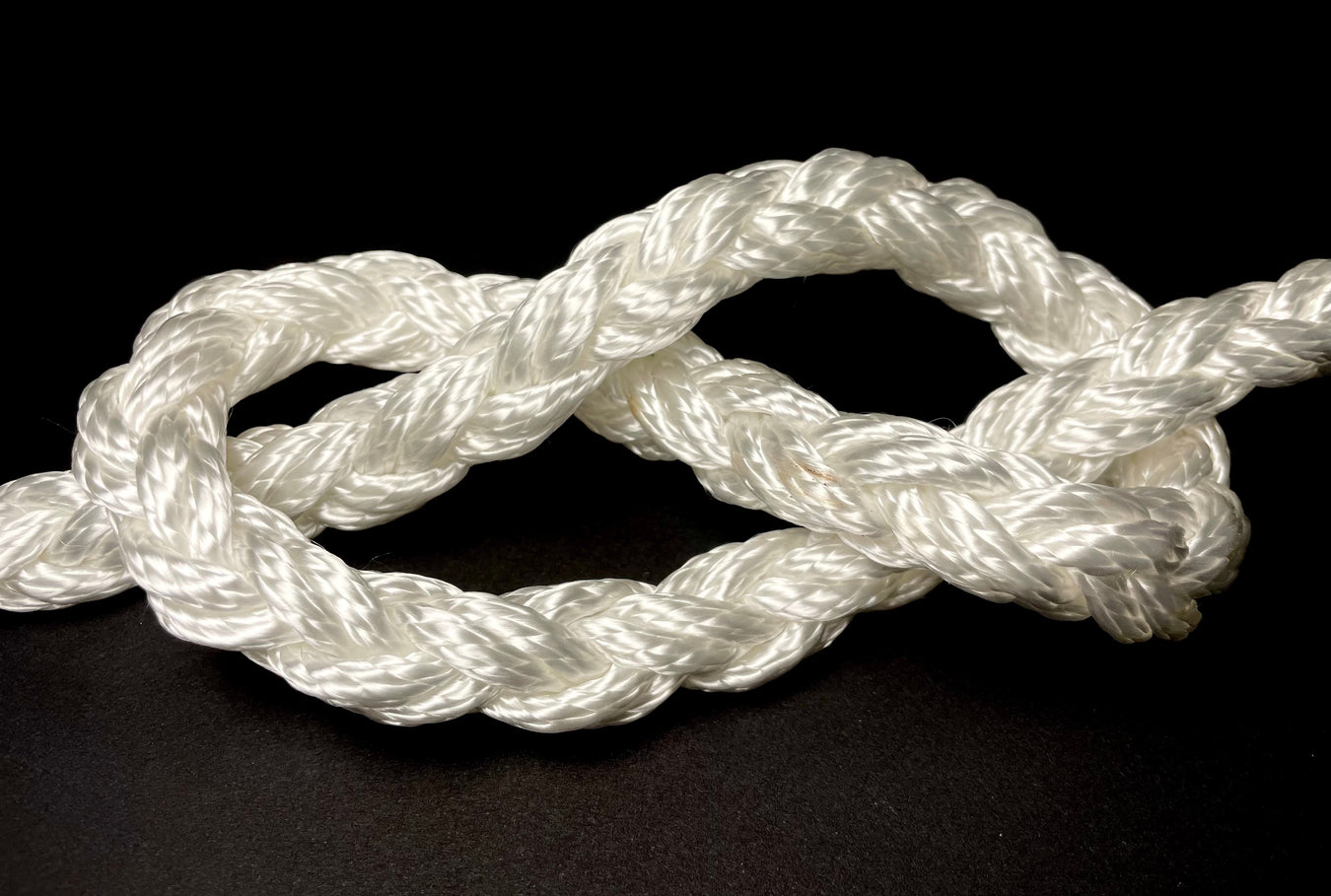 Cordage d'amarrage marin blanc, utilisé pour l'amarrage et le mouillage