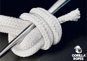 Amarre blanche en double tresse polyamide Gorilla Ropes, cordage nautique souple, résistant et agréable au toucher pour l’amarrage de bateau.