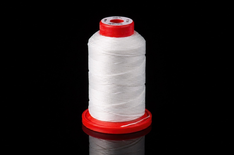 Fil a coudre pour les réparations textiles courantes SERAFIL