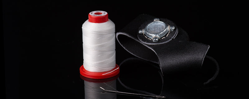 FILS A COUDRE POLYESTER MINI-CÔNES ET PAUMELLE DE VOILIER EN CUIR